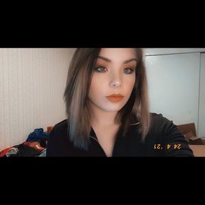 Meet your Posher, Lyena